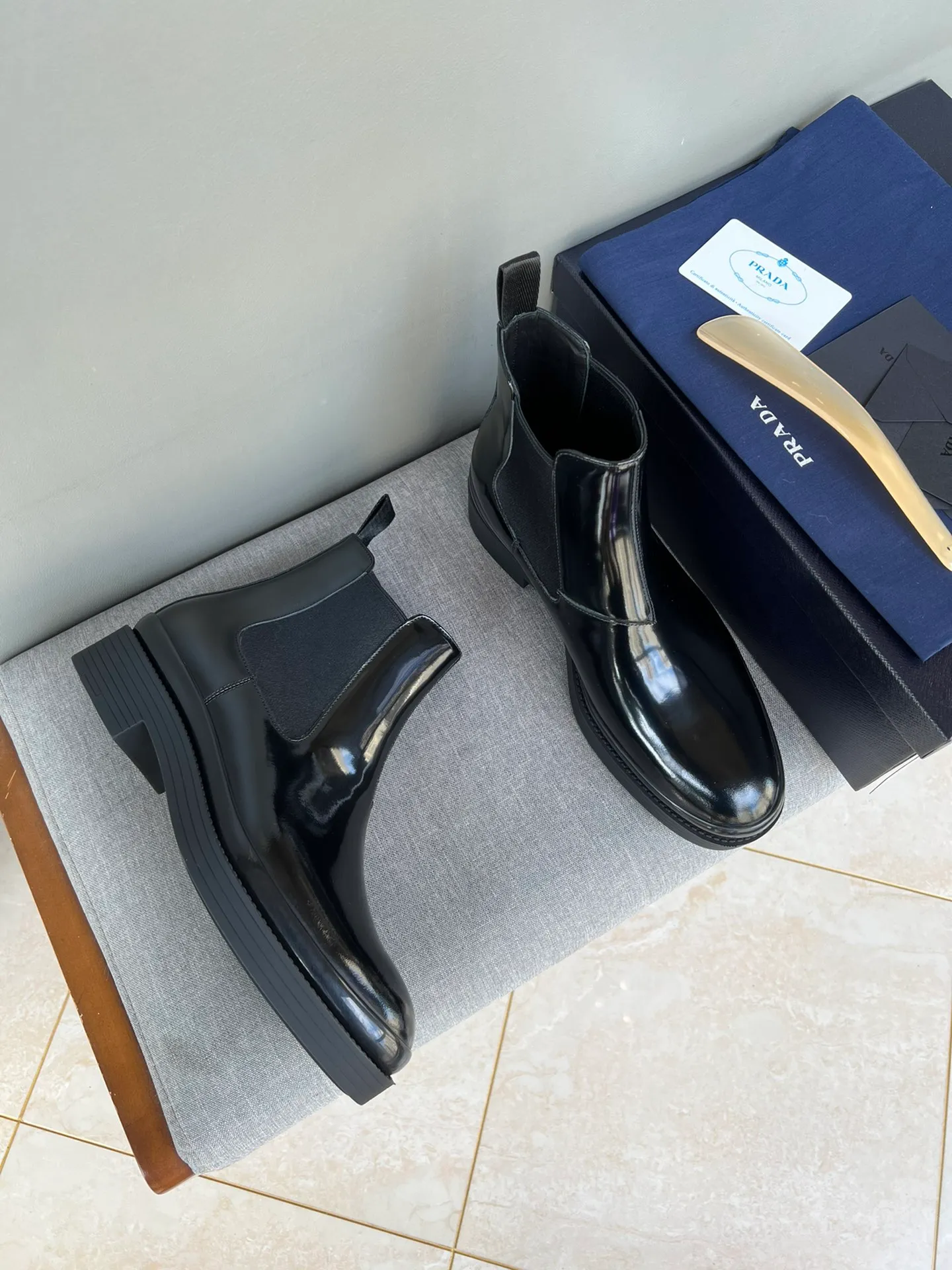Batch of 1000💰Exclusive hot-selling new Prada Chelsea thick-soled men's shoes, naked boots, imported calf leather on the surface, cow leather on the lining, the outsole is made of private model TPU material, the frosted effect is consistent with the original version, 39-44 in stock (38, 45 custom-made, non-refundable)
